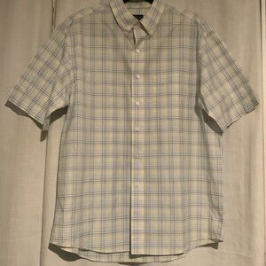 JoS.A. Bank Men’s button down short sleeve shirt sz Lg